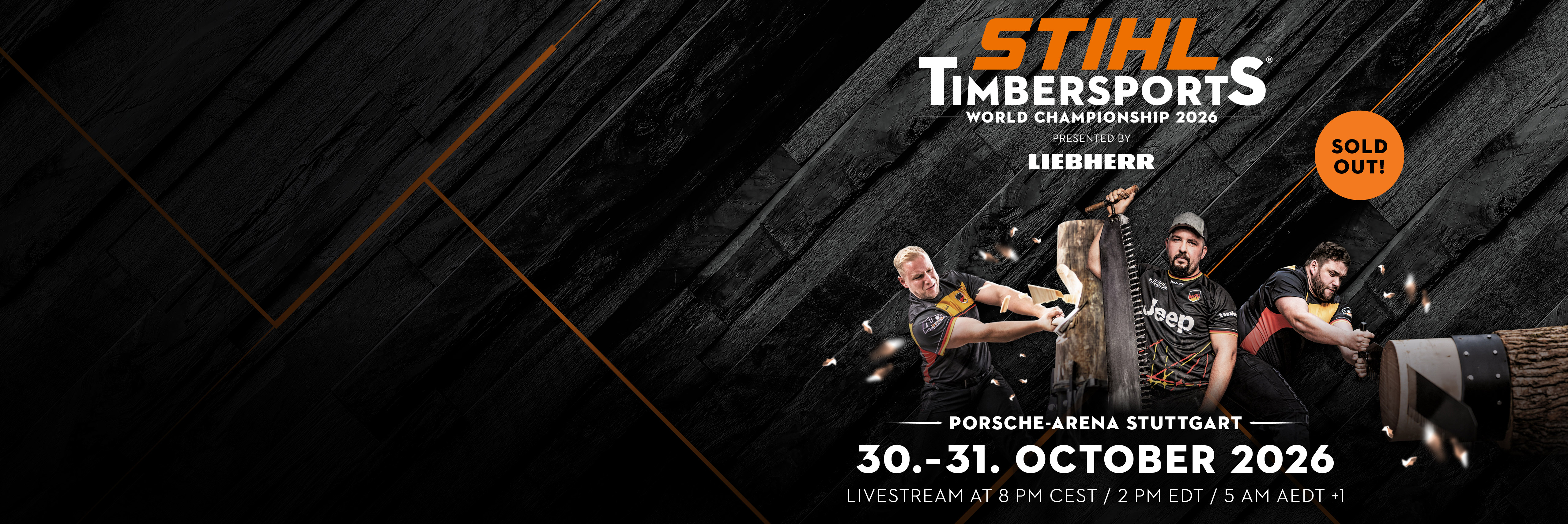 Klíčový vizuál mistrovství světa STIHL TIMBERSPORTS® 2026 zachycující tři závodníky v dřevorubeckém sportu na tmavém pozadí. Na obrázku je uveden text: „STIHL TIMBERSPORTS® World Championship 2026 presented by Liebherr. Porsche-Arena Stuttgart. 30.–31. října 2026. Živý přenos ve 20:00 CEST / 14:00 EDT / 5:00 AEDT+1.“
